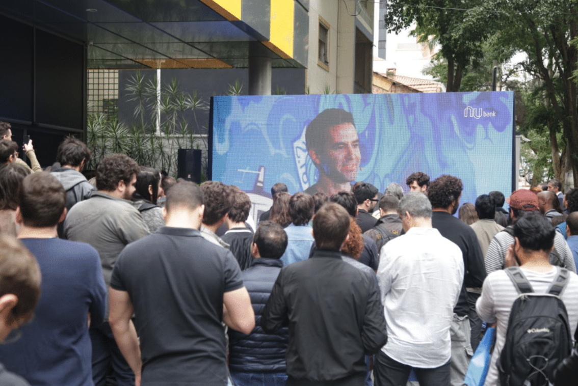 Nubank Live crowd